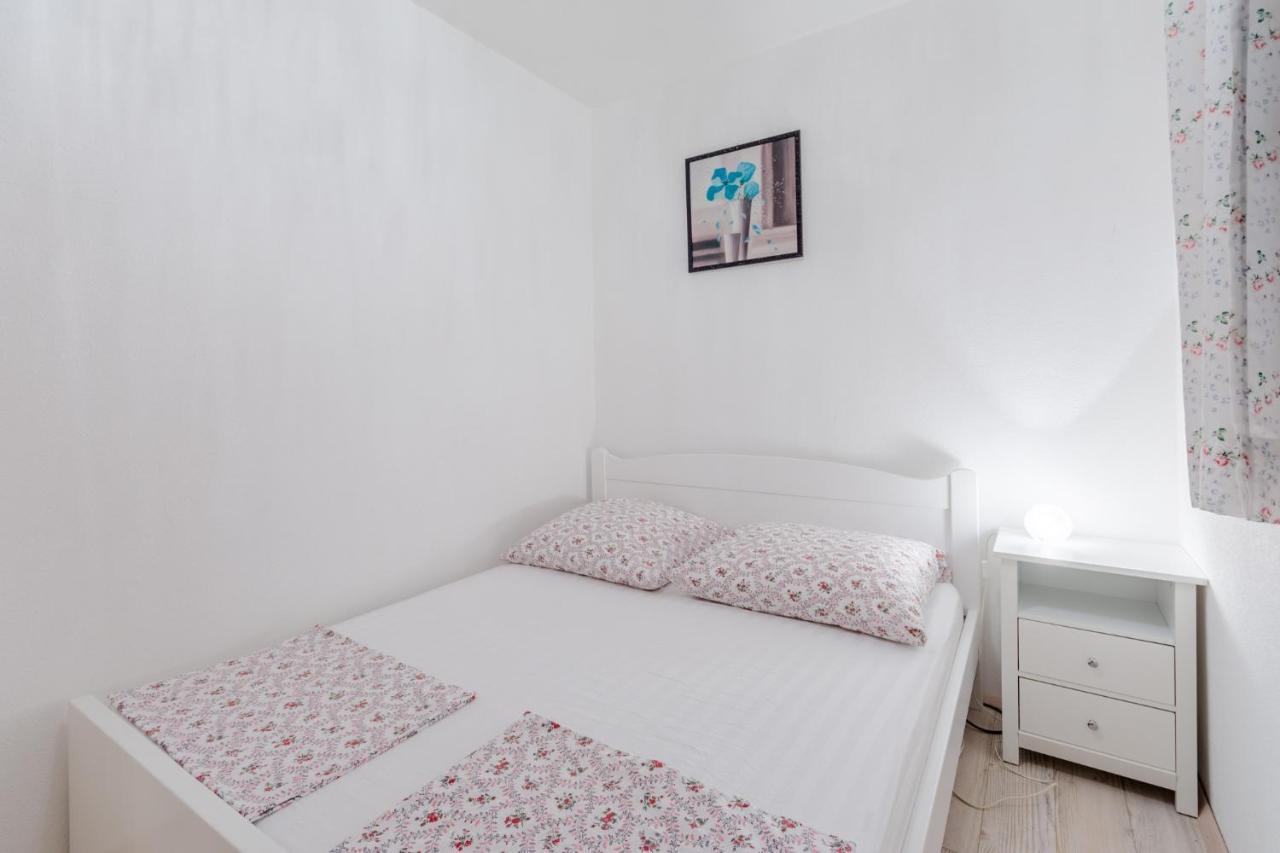 Apartments Villa Kameja Donji Okrug  Szoba fotó